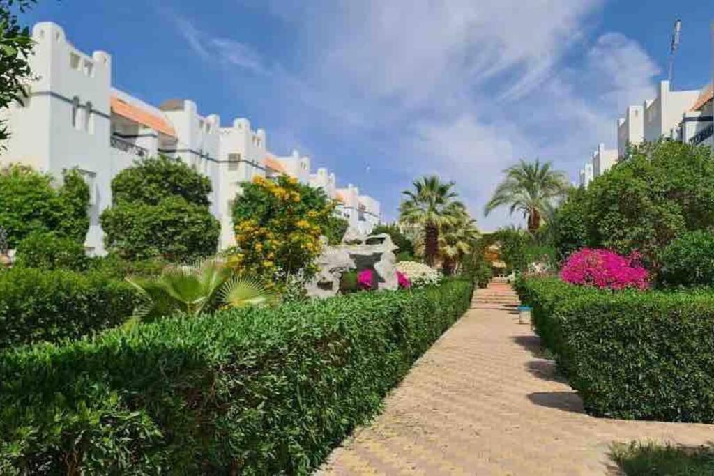 Riviera - Pool View & Wifi Апартаменты *